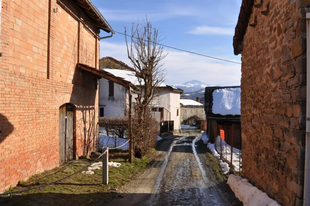 Piccolo borgo situato a poche centinaia di metri a sud del capoluogo.