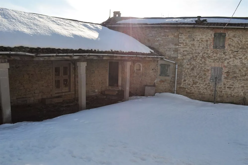 Piccolo borgo situato a poche centinaia di metri a sud del capoluogo.