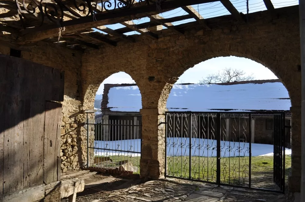 Piccolo borgo situato a poche centinaia di metri a sud del capoluogo.