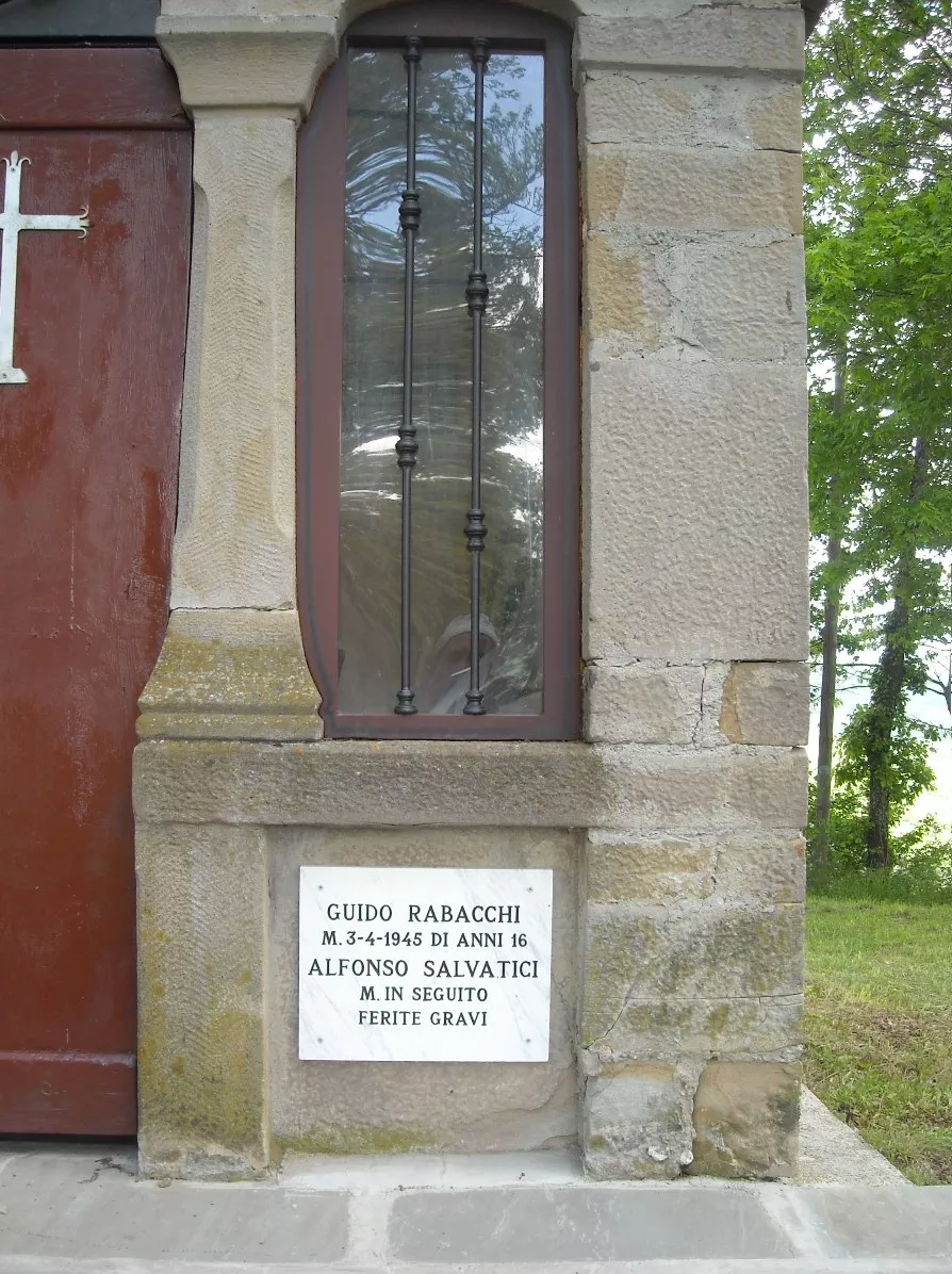 Sito in località le Serre, questo piccolo oratorio è stato costruito nel dopoguerra per ricordare l'uccisione di alcuni partigiani nell'aprile 1945, a pochi giorni dalla conclusione della guerra, con l'esercito tedesco in ritirata.