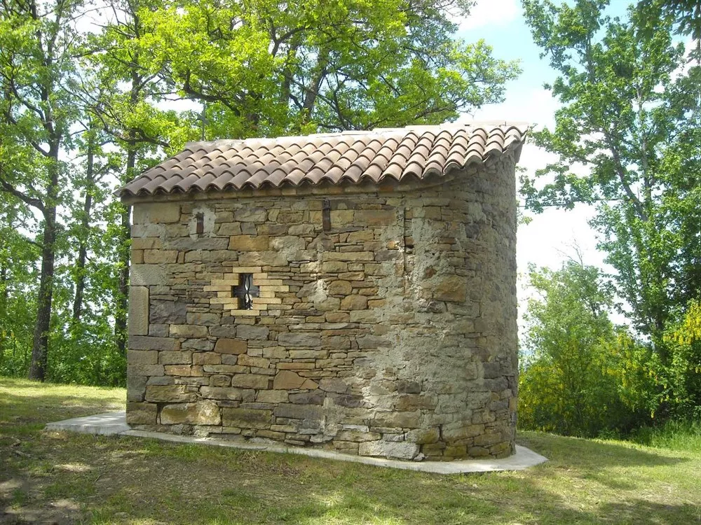 Sito in località le Serre, questo piccolo oratorio è stato costruito nel dopoguerra per ricordare l'uccisione di alcuni partigiani nell'aprile 1945, a pochi giorni dalla conclusione della guerra, con l'esercito tedesco in ritirata.